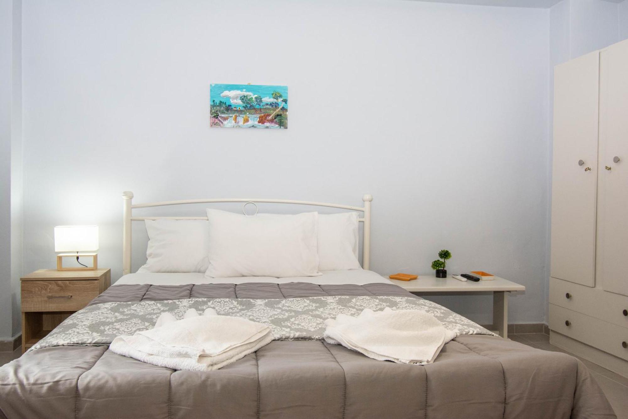 Traveller's Nest Close To Center,port,airport Apartment